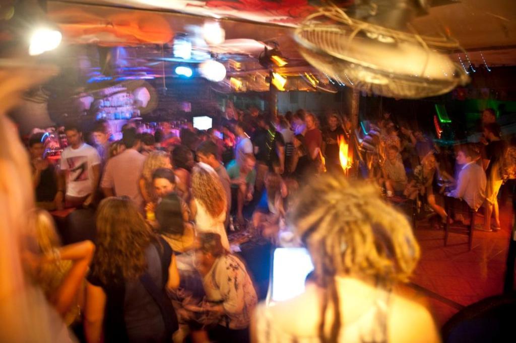פנום פן Top Banana Guesthouse & Rooftop Bar מראה חיצוני תמונה