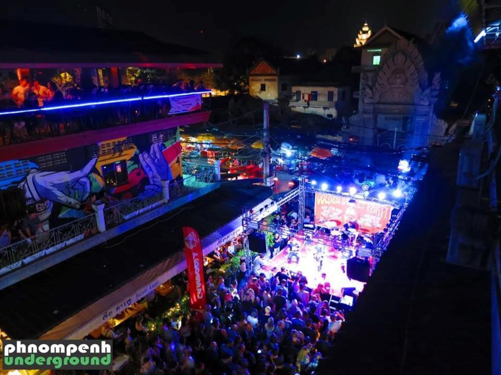 פנום פן Top Banana Guesthouse & Rooftop Bar מראה חיצוני תמונה