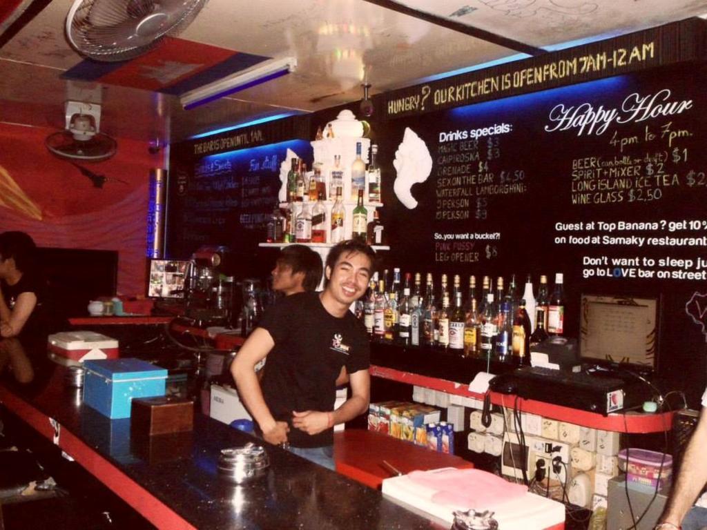 פנום פן Top Banana Guesthouse & Rooftop Bar מראה חיצוני תמונה
