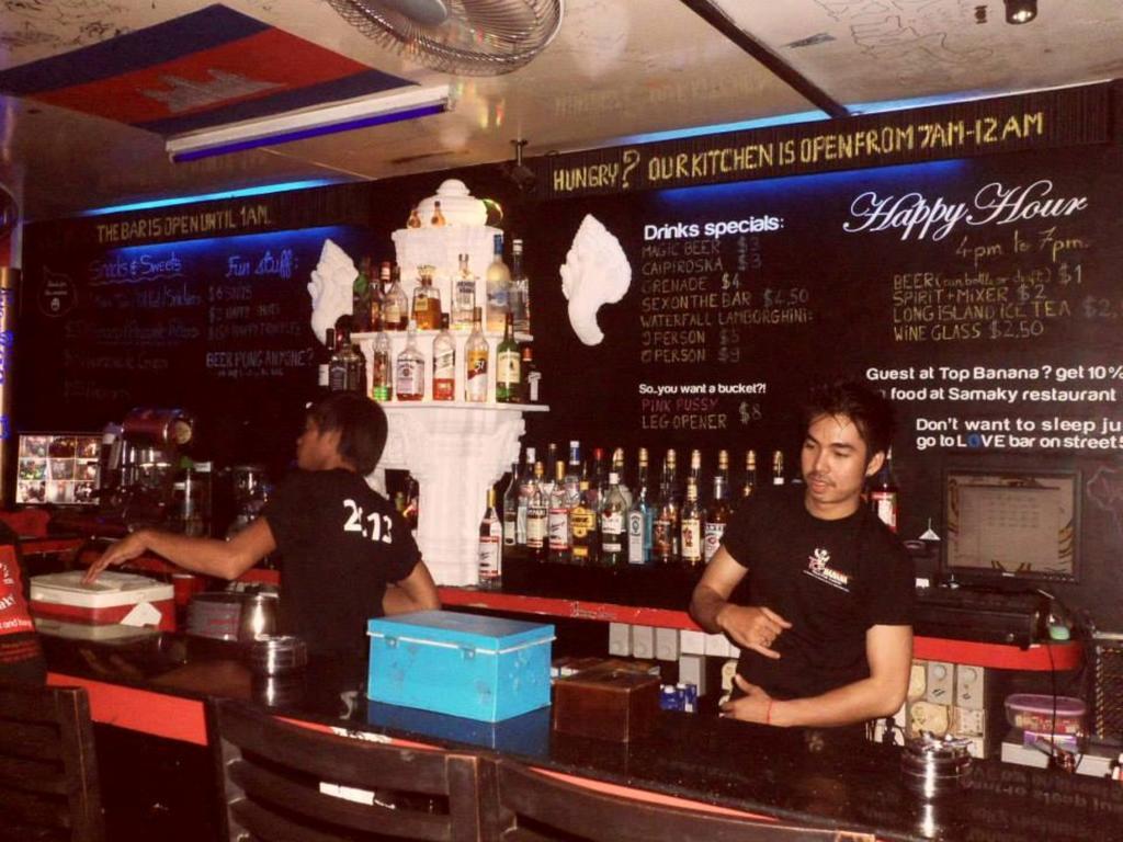 פנום פן Top Banana Guesthouse & Rooftop Bar מראה חיצוני תמונה