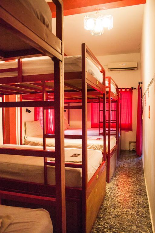פנום פן Top Banana Guesthouse & Rooftop Bar מראה חיצוני תמונה