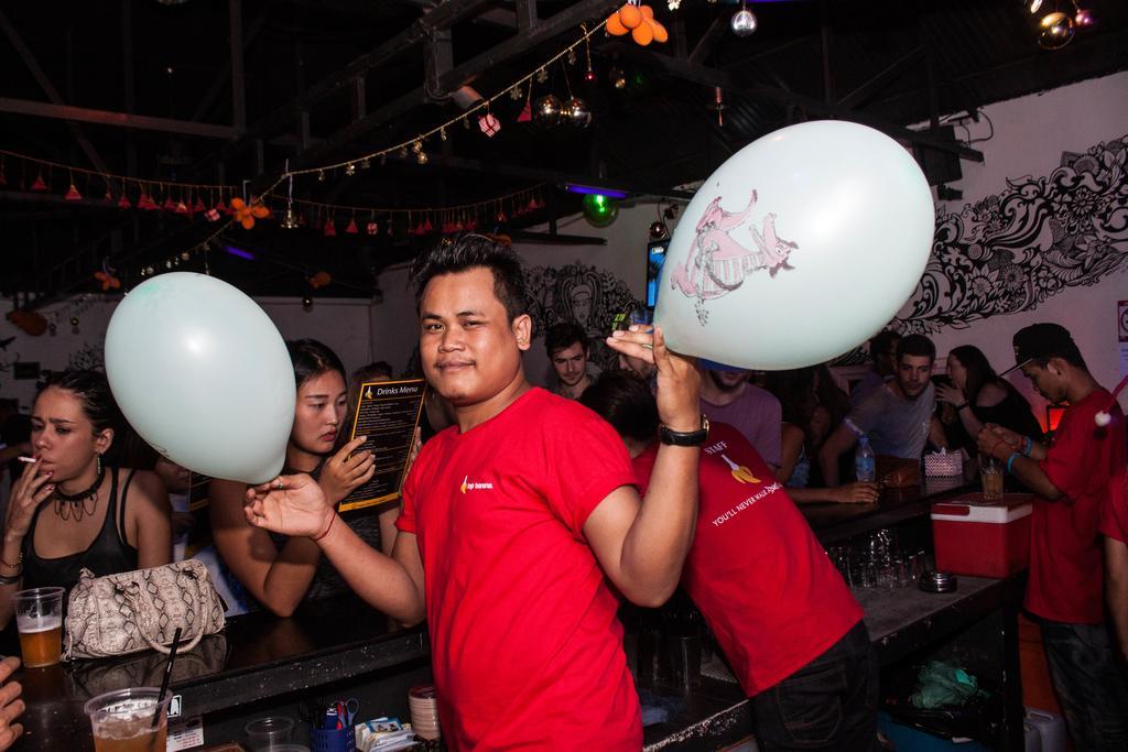 פנום פן Top Banana Guesthouse & Rooftop Bar מראה חיצוני תמונה