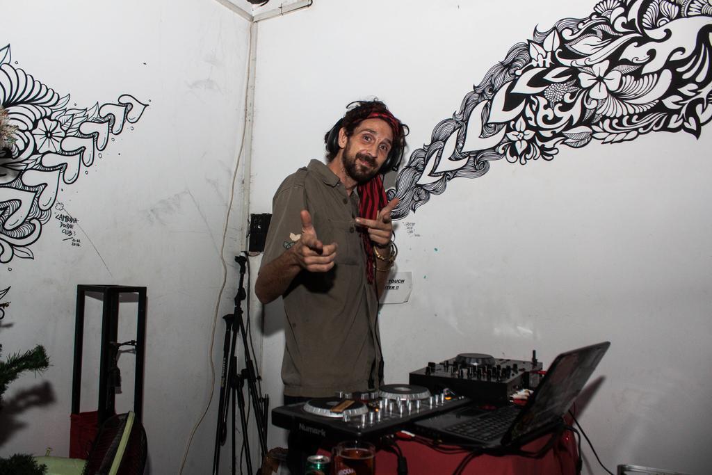 פנום פן Top Banana Guesthouse & Rooftop Bar מראה חיצוני תמונה